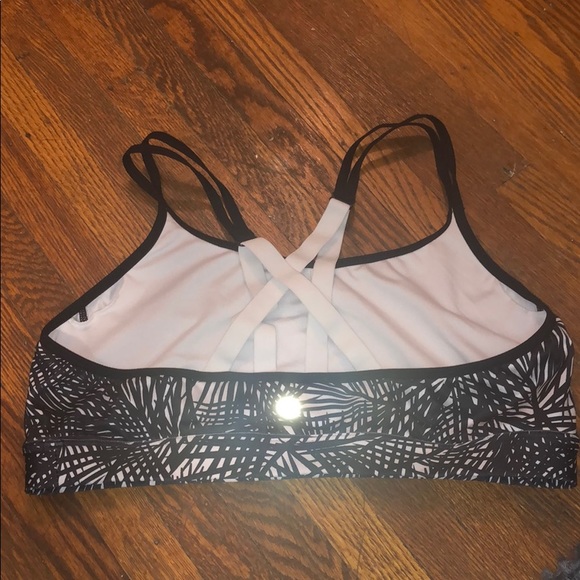 Criss-cross back sports bra - Picture 2 of 2